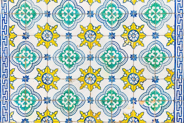 Azulejos em uma parede em Lisboa — Fotografia de Stock