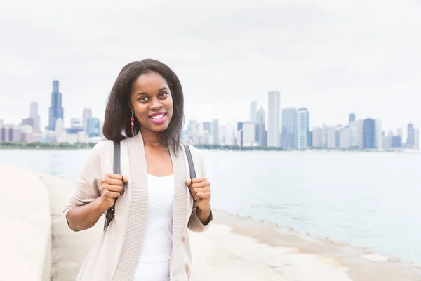 Портрет чёрной женщины в Чикаго — стоковое фото