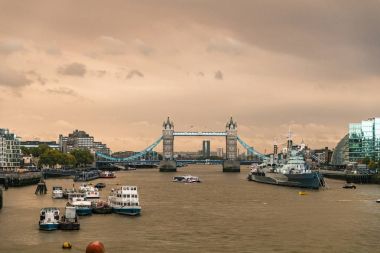 Londra ile sarı gök Ophelia fırtına sırasında