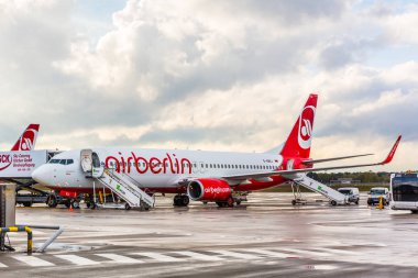 Aiberlin uçak A320 Berlin Havaalanı'nda