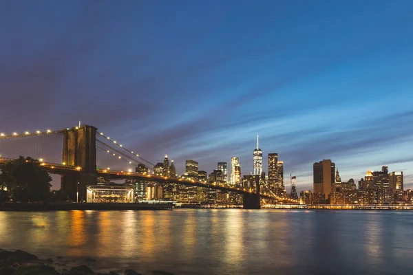 Нью-Йорк, Бруклінський міст і центрі Манхеттена — стокове фото