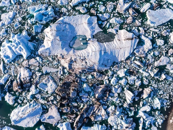Jokulsarlon gletsjer lagune met ijsberg luchtfoto — Stockfoto