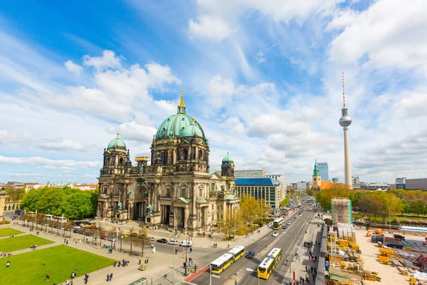 Luchtfoto van Berlijn met kathedraal en de tv toren — Stockfoto