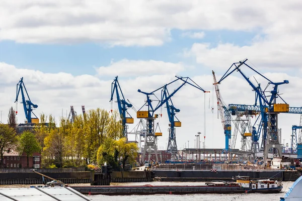 Hamburg freight harbour with cranes loading a ship — Stock Photo, Image