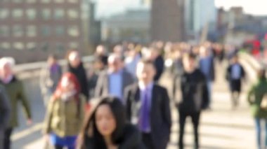 Londra'nın kalabalık saatte bulanık insanlar