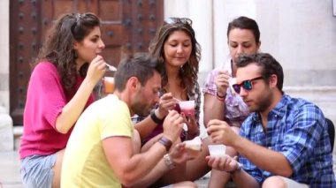 Turist veya dondurma rüşvet yeme ve eğlenerek arkadaş