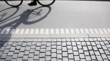 İnsanlar, Kopenhag, Bisiklet gölgeler odaklanmak Bisiklete binme