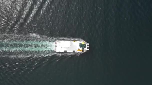 Luftaufnahme eines nautischen Schiffes in Schottland — Stockvideo