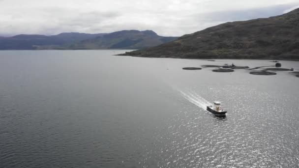 Vista aérea del buque náutico en Escocia — Vídeos de Stock