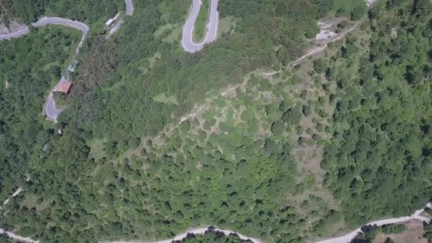Aerial view of a winding mountain road in Italy — Stock Video
