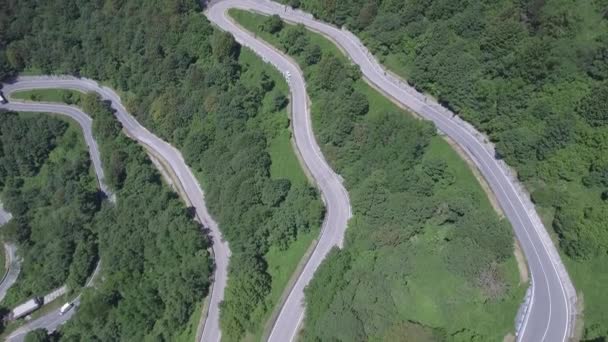 意大利一条蜿蜒的山路的空中景观 — 图库视频影像