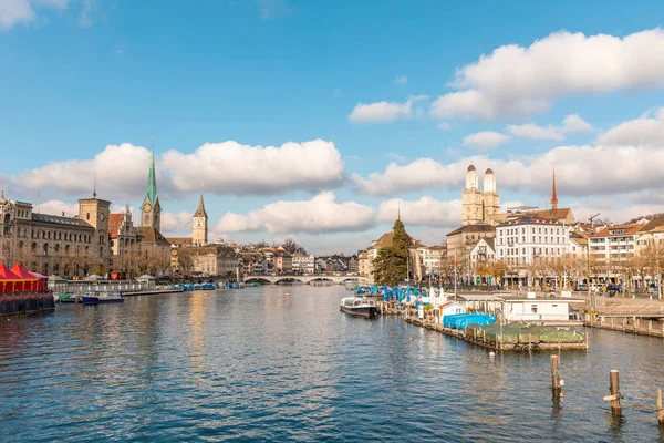 Zürich gyönyörű panoráma egy napsütéses napon — Stock Fotó