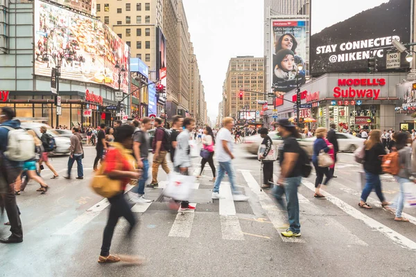 Nova Iorque Eua Setembro 2014 Cruzamento Pedestres Lotado Hora Ponta — Fotografia de Stock