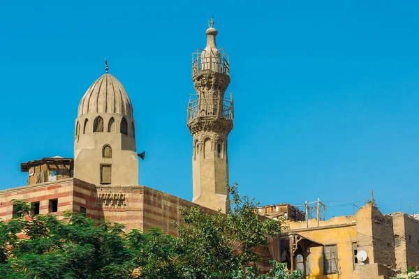 Ancient mosque with a minaret — Stock Photo, Image