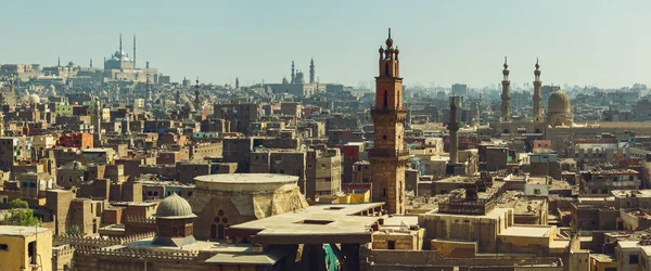 Cairo panorama met zicht op de middeleeuwse moskeeën Stockafbeelding