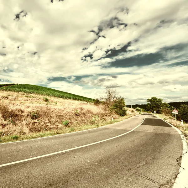 Droga asfaltowa w Toskanii — Zdjęcie stockowe
