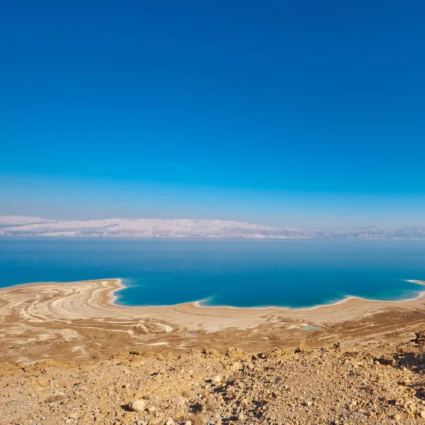 Νεκρά θάλασσα από την Ιουδαϊκή έρημο — Φωτογραφία Αρχείου