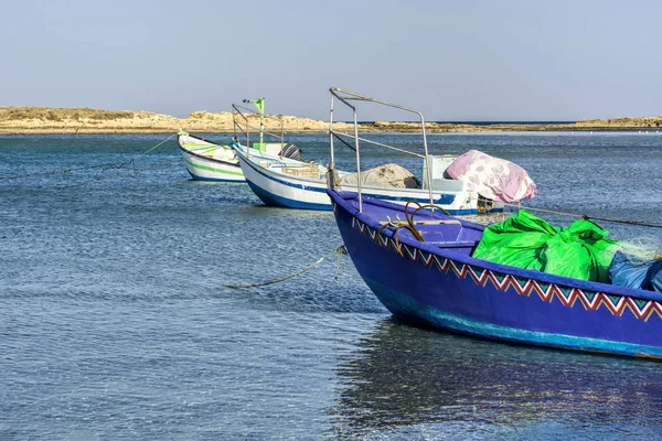 Motorboten op het strand — Stockfoto