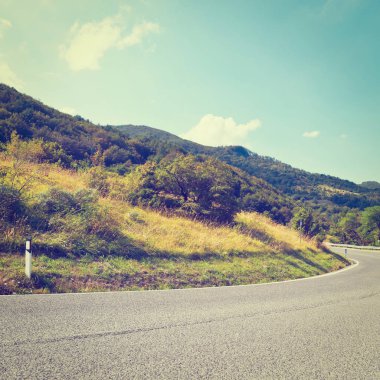 İtalyan Alplerinde yol