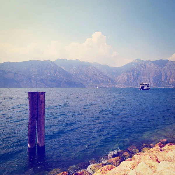 Krajina s jezerem Lago Di Garda — Stock fotografie