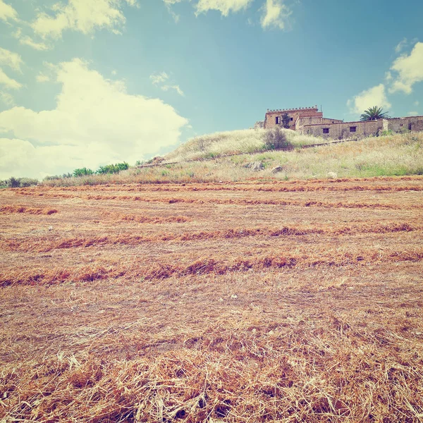 Mown Field on the Hill in Sicily — Stock Photo, Image
