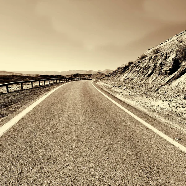 Дорога в пустыне — стоковое фото