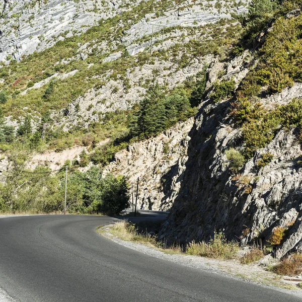 Bergstraße im Südosten Frankreichs — Stockfoto