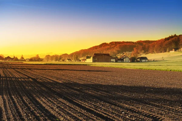 Åkermark och betesmark i Schweiz — Stockfoto