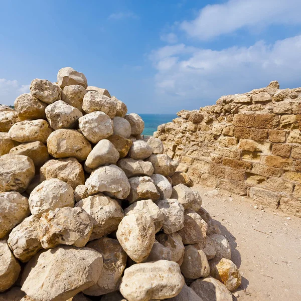 Ballista stenen in het Apollonia in Israël — Stockfoto