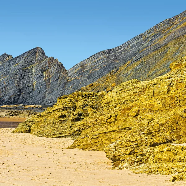 Скелястий берег у Португалії — стокове фото