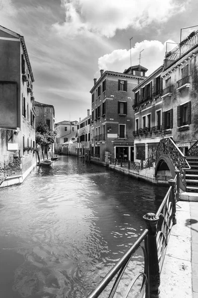 Canal est la rue de Venise — Photo