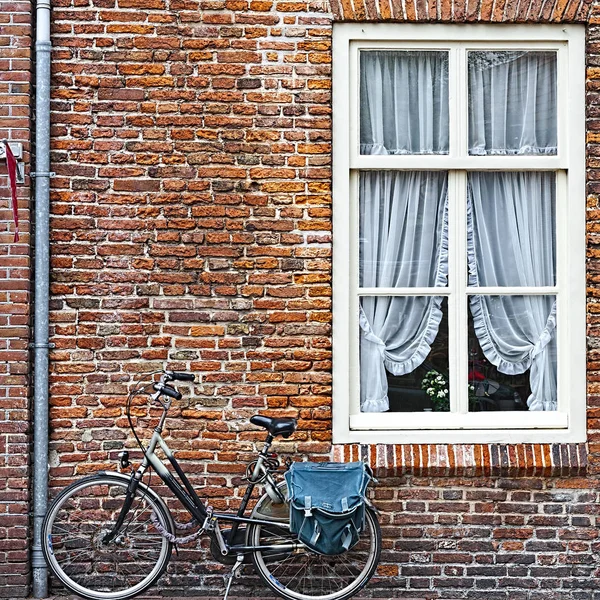 Janelas e Bicicletas em Holanda — Fotografia de Stock