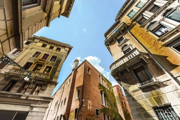 Damage from dampness in Venice — Stock Photo, Image