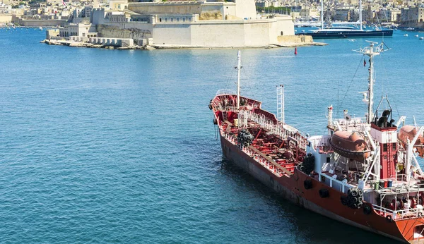 Tankschiff für den Transport von Kraftstoffen — Stockfoto