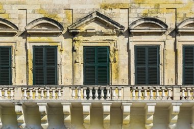 Geleneksel Malta windows