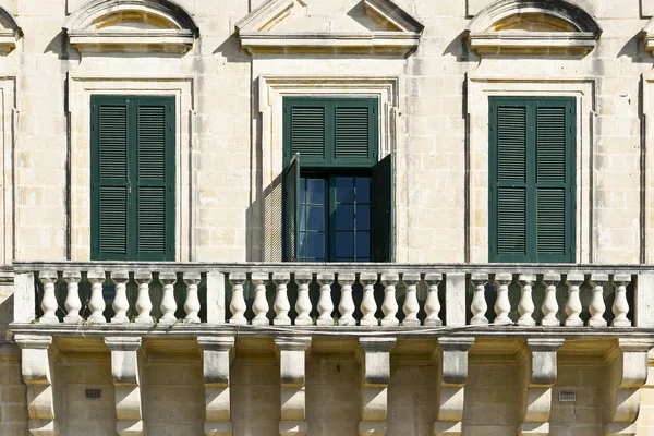 Традиційні Мальтійська windows — стокове фото