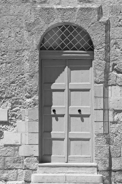 Mdina tarihi kısmında kapı — Stok fotoğraf