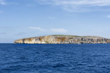 Comino'daki Malta Takımadaları adadır