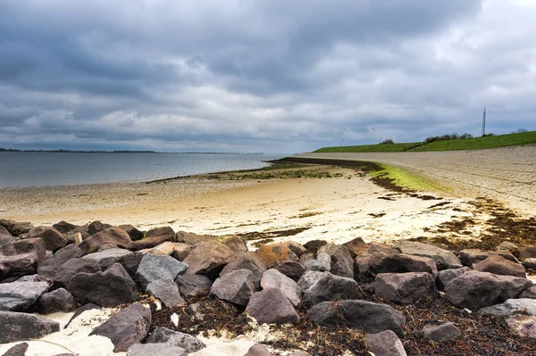 Hollands landschap met Dike — Stockfoto