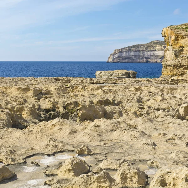 Gozo szigetének szegélyezett partvonala — Stock Fotó