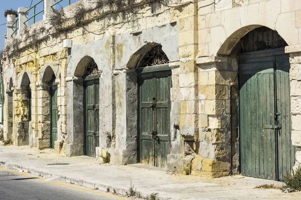 Захлопнутые ворота на Мальте — стоковое фото