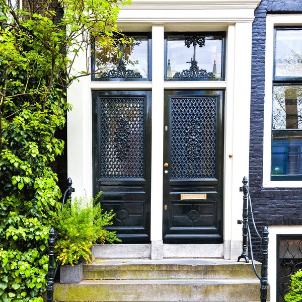 Porta pintada em Amsterdã — Fotografia de Stock