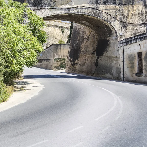 Oblouk v historické části města Valletta — Stock fotografie