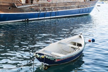 Gemi arasında tekne