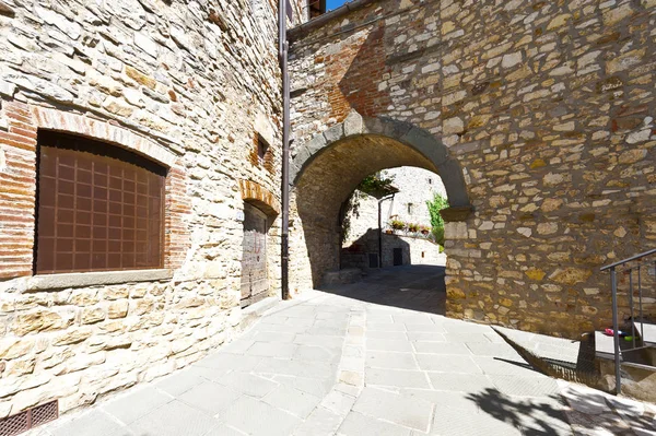 Street with Archway in Italy — Stock Photo, Image