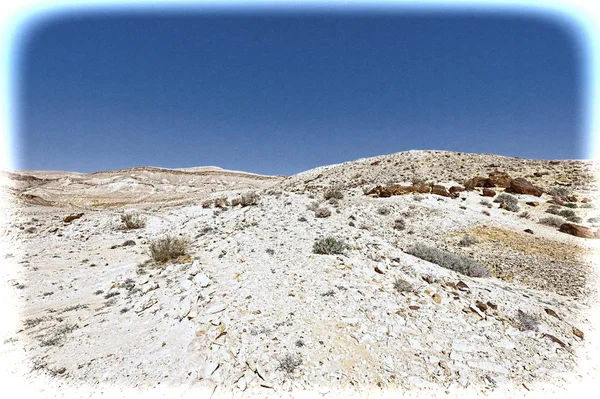 Klippefyldte bakker i den negev ørken i Israel. - Stock-foto