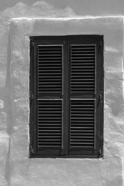 Proste okno na Malcie — Zdjęcie stockowe