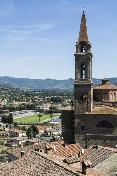 Eglise San Giuliano et stade — Photo