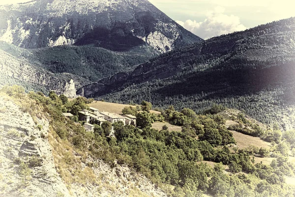 Dorf in den Alpen — Stockfoto