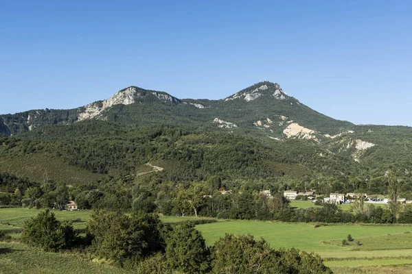 Альпийский пейзаж на юго-востоке Франции — стоковое фото